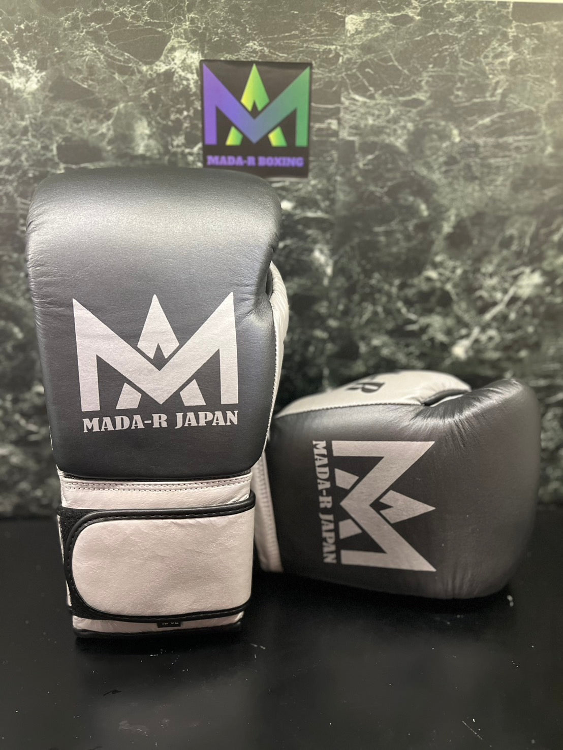 Mada-R 拳套 灰色&白色配色(12oz)