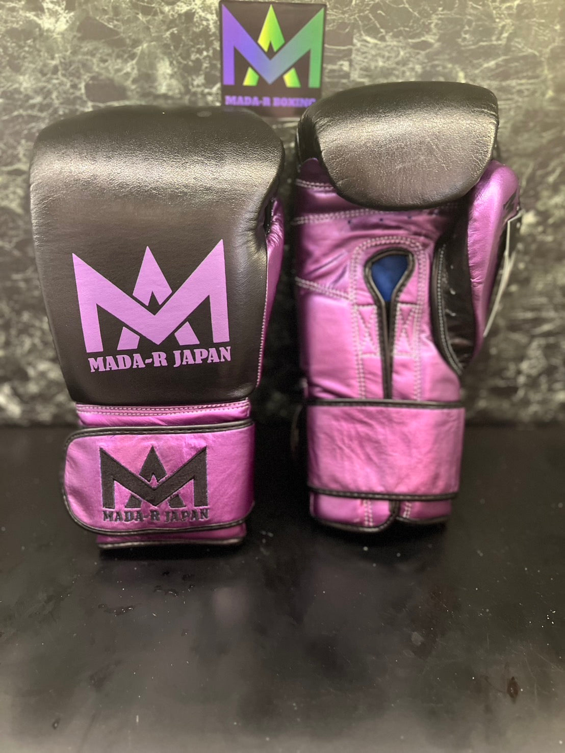 Mada-R 拳套 黑色&紫色配色(30oz)