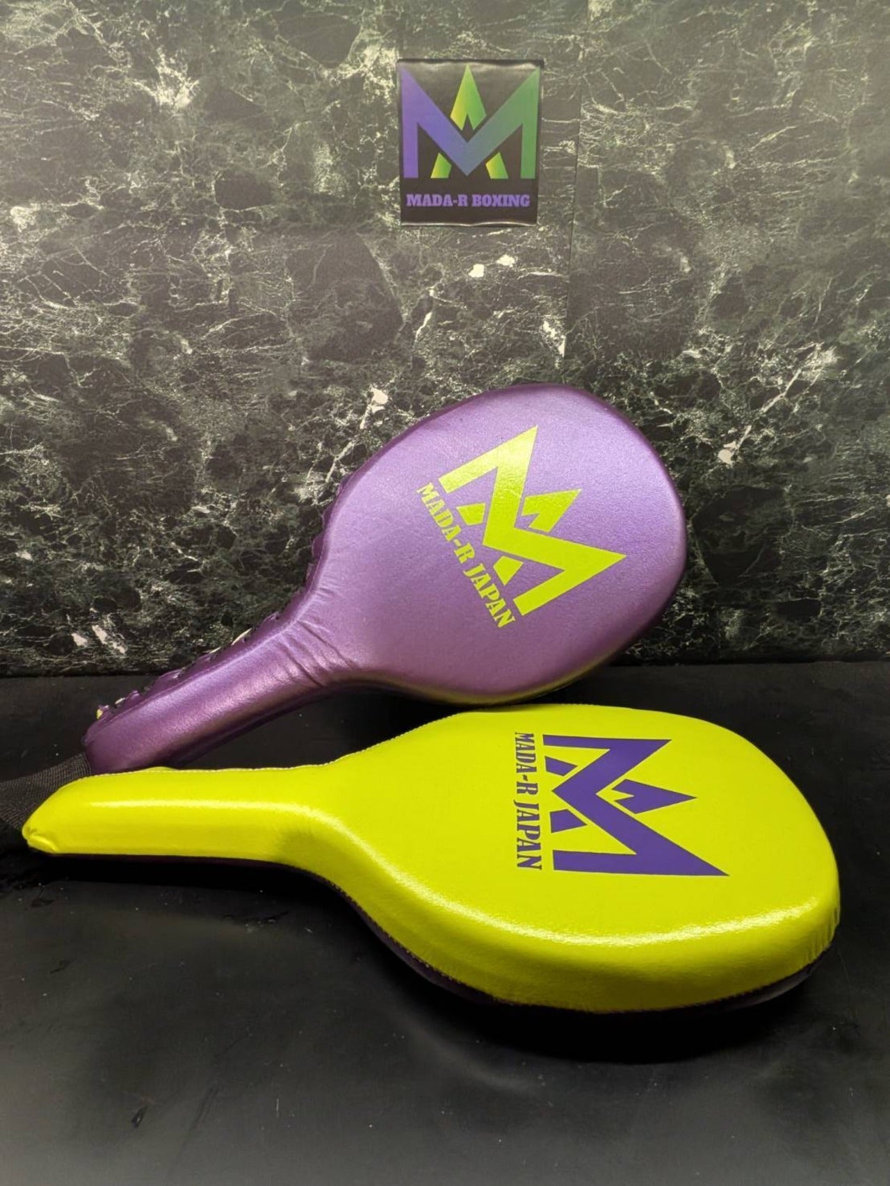 Mada-R Boxing雙色真皮拍靶