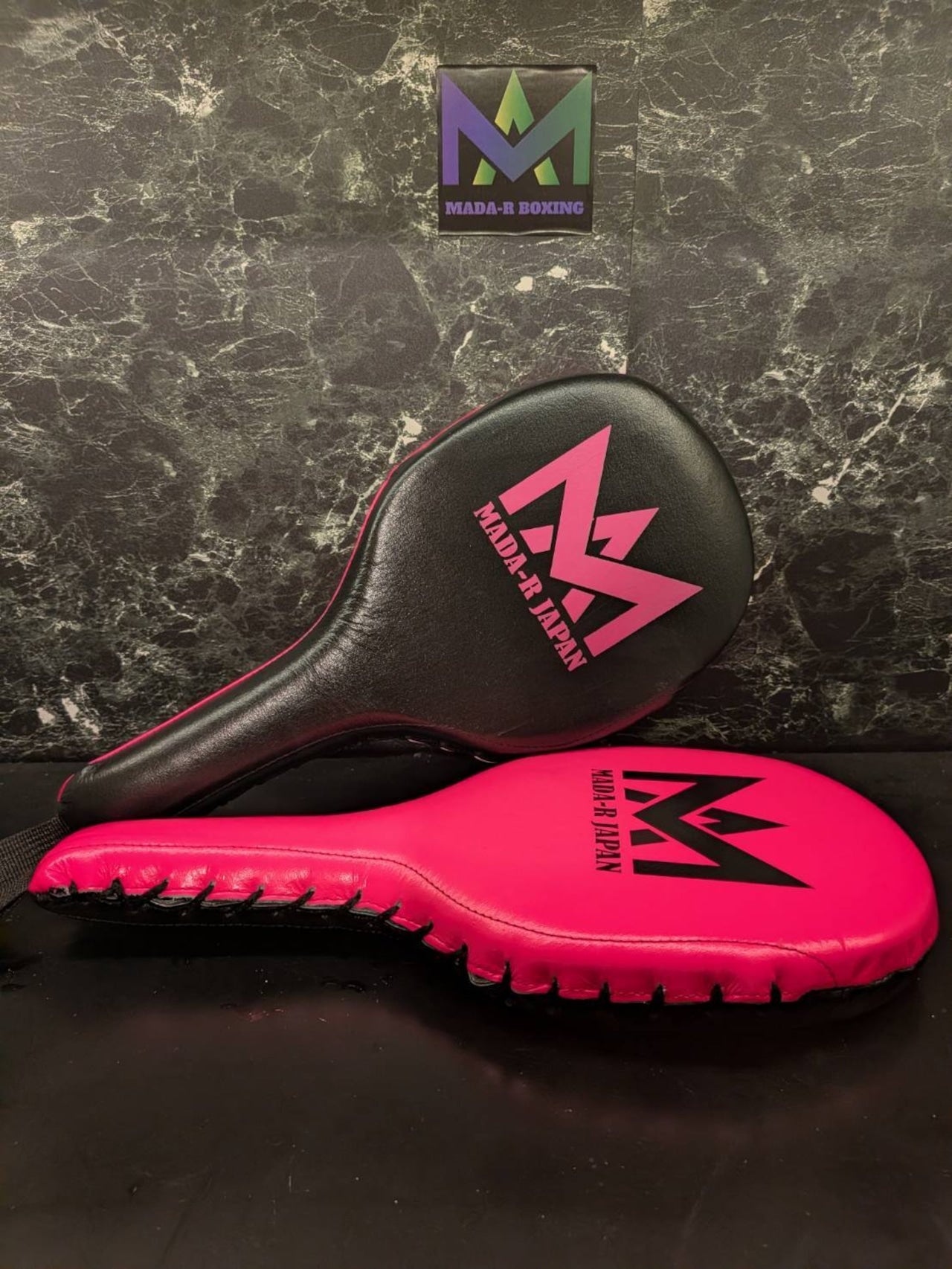 Mada-R Boxing雙色真皮拍靶