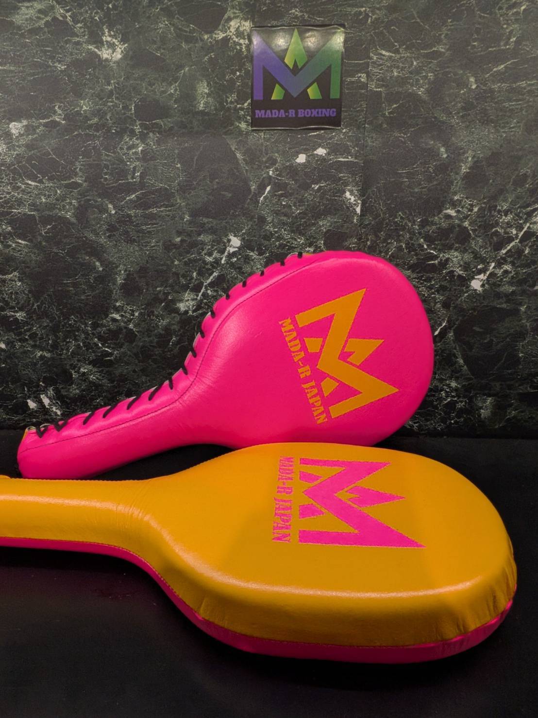 Mada-R Boxing雙色真皮拍靶