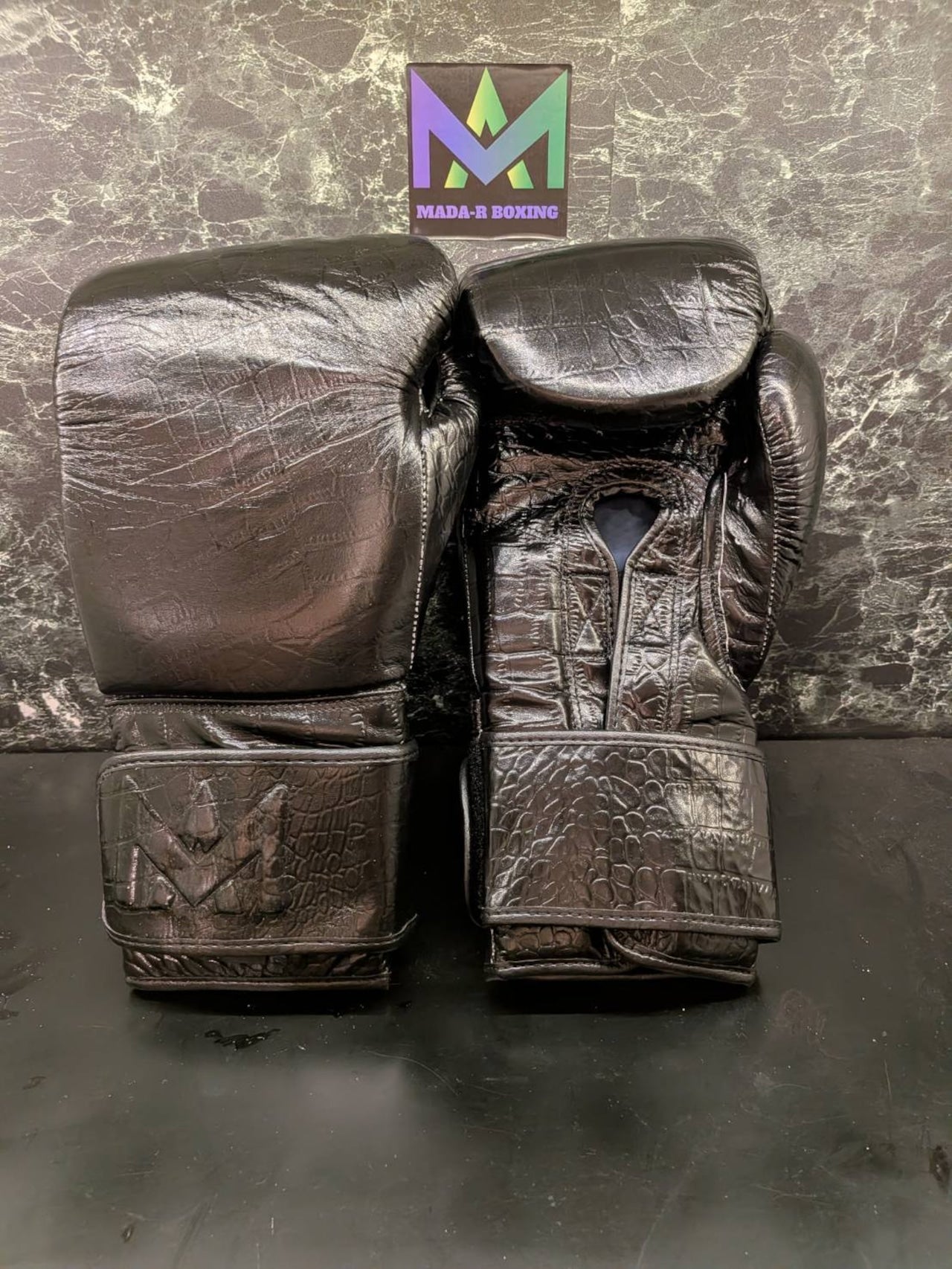 Mada-R 拳套 黑色鱷魚紋路(16oz)