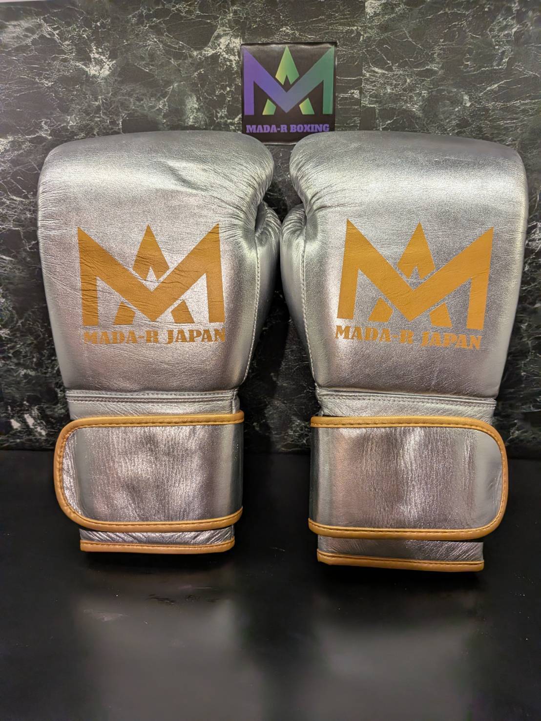 Mada-R 拳套 銀色特殊色(10oz)