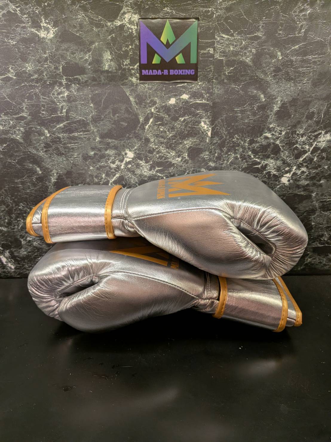 Mada-R 拳套 銀色特殊色(10oz)