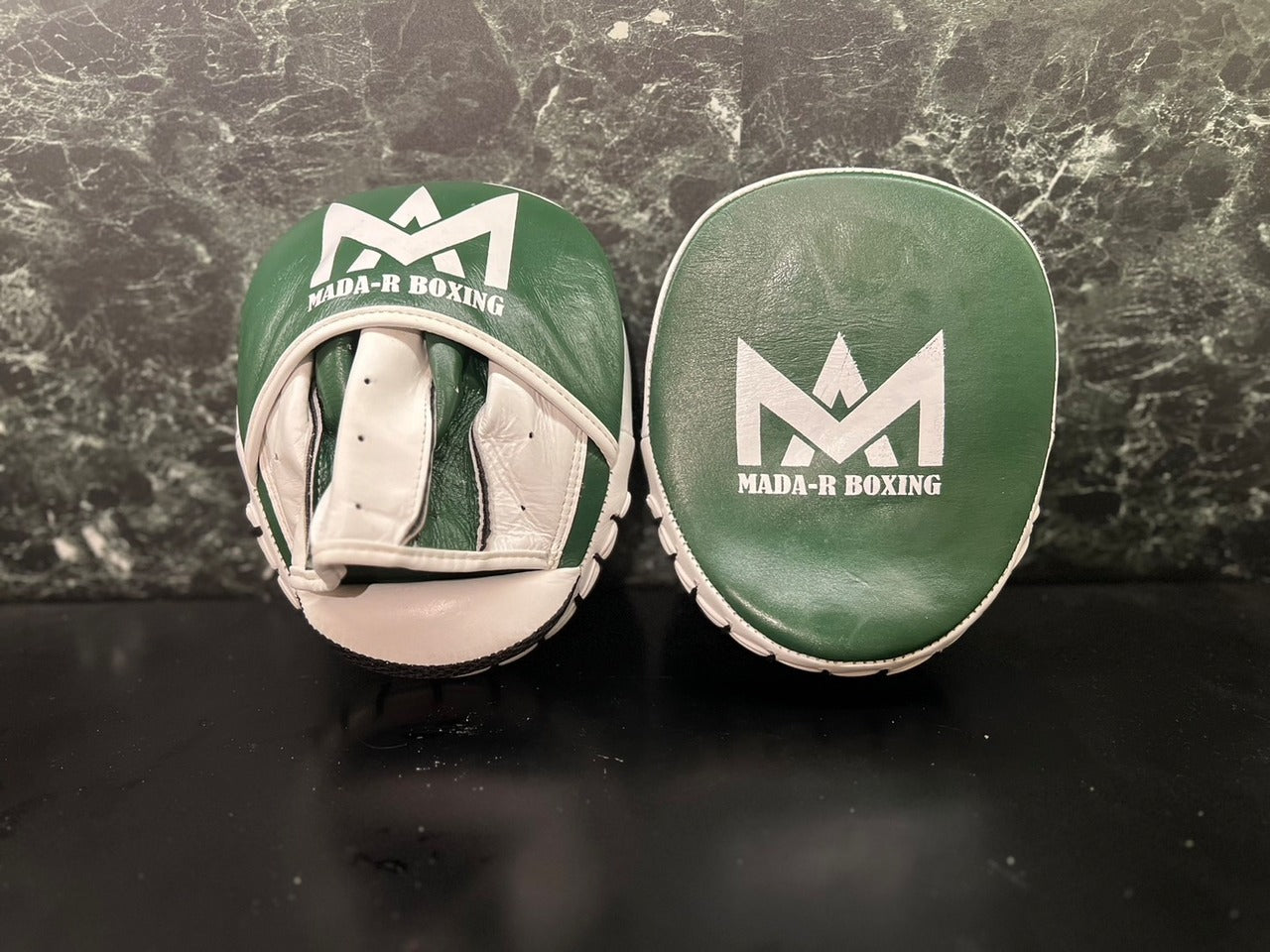 MADA-R第一代梅威瑟拳擊手靶 (質感深綠×白色)