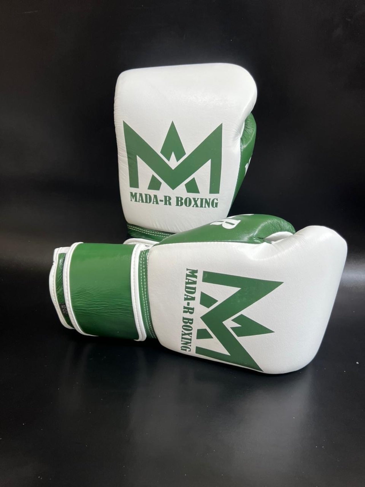 Mada-R 拳套 白色 × 深色質感綠(12oz)
